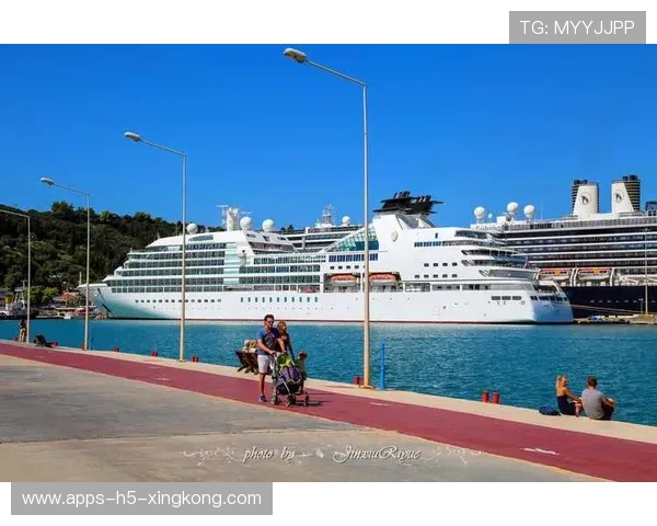 佛罗伦萨准备挑战德甲全能怪:意大利名城的崛起与全场震撼 佛罗伦萨准备挑战德甲全能怪:意大利名城的崛起与全场震撼