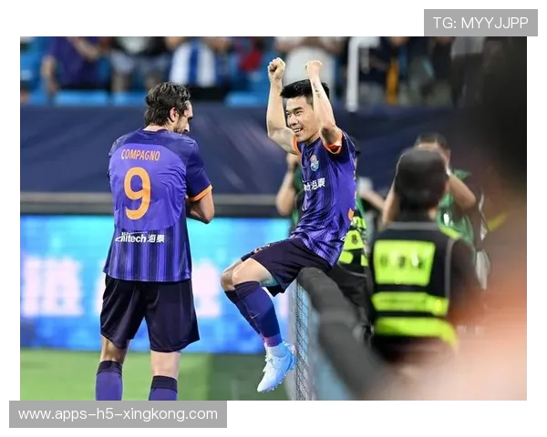 天津津门虎层层推进造成空档,两次射门颇具威胁 天津津门虎层层推进造成空档,两次射门颇具威胁