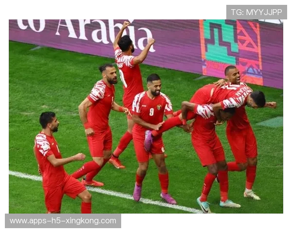 费兰托雷斯飞身铲射差点破门