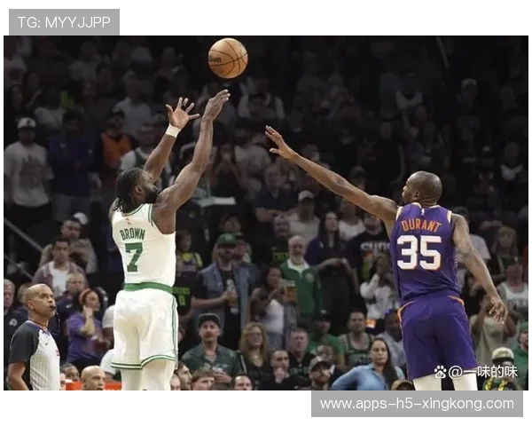 凯尔特人利用边路组合打开局面，迅速掌控比赛节奏