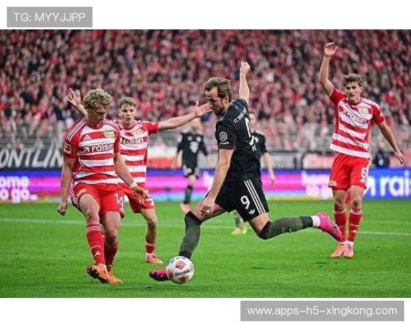 拜仁门将神扑化解险情保全清白之夜