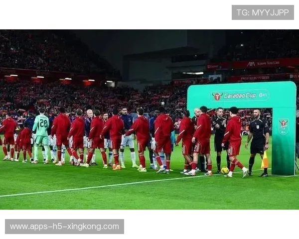 英超利物浦中场组织迅速,锋线再显杀伤力