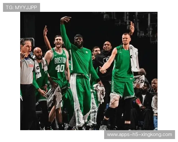 凯尔特人利用边路组合打开局面,迅速掌控比赛节奏 凯尔特人利用边路组合打开局面,迅速掌控比赛节奏